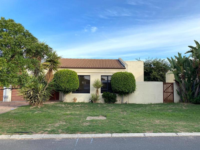 2 Bedroom Property for Sale in Uitzicht Western Cape